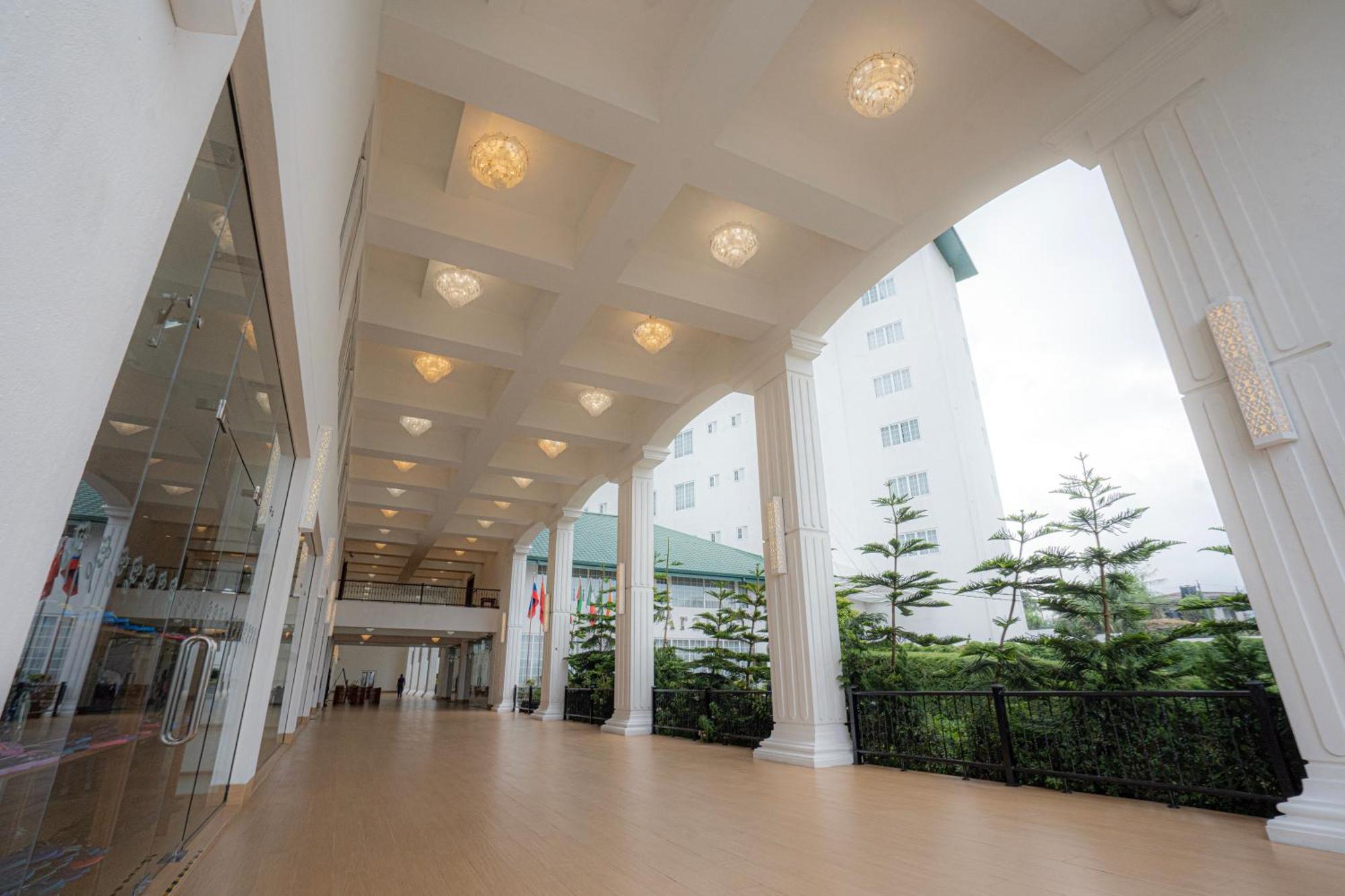 Araliya Red - Budget Friendly Hotel- Where You Find Stunning 360 Panoramic View Of Нувара-Элия Экстерьер фото